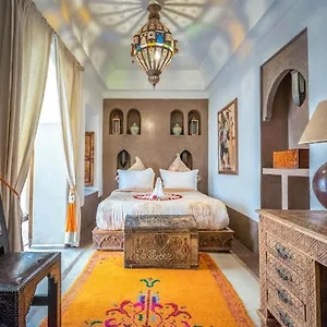 Jaune Safran Entire House Bed & Breakfast
